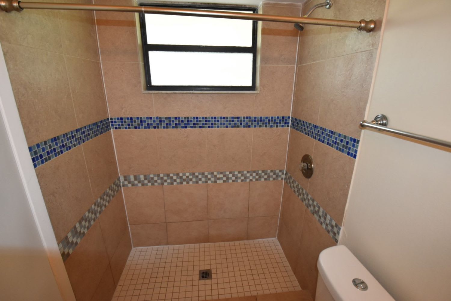10507 Chadbourne Dr photo 2