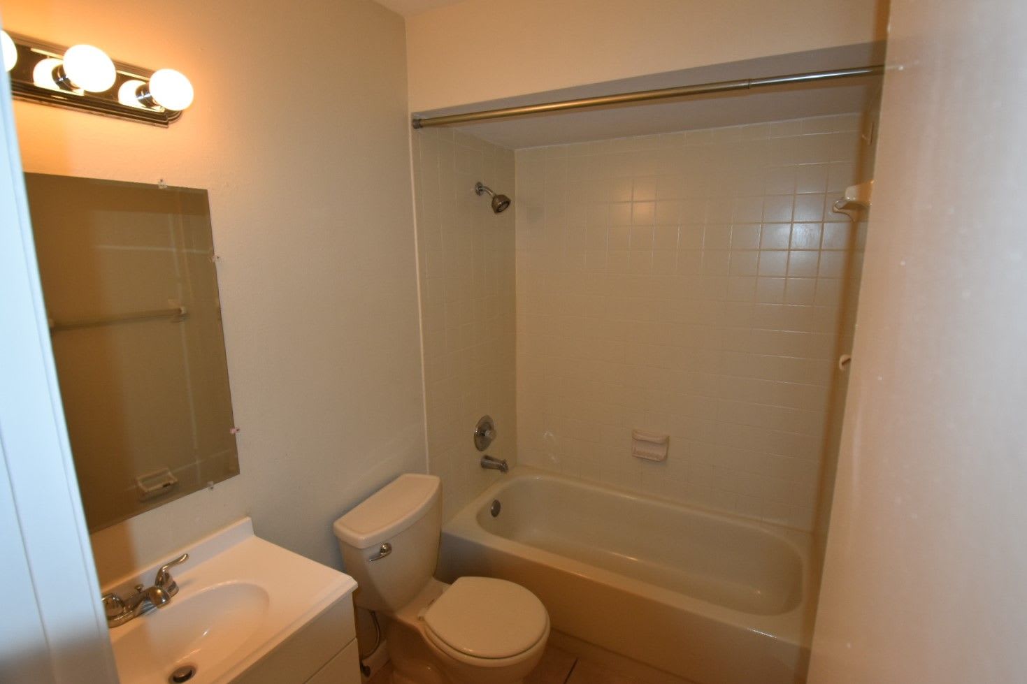 10507 Chadbourne Dr photo 3