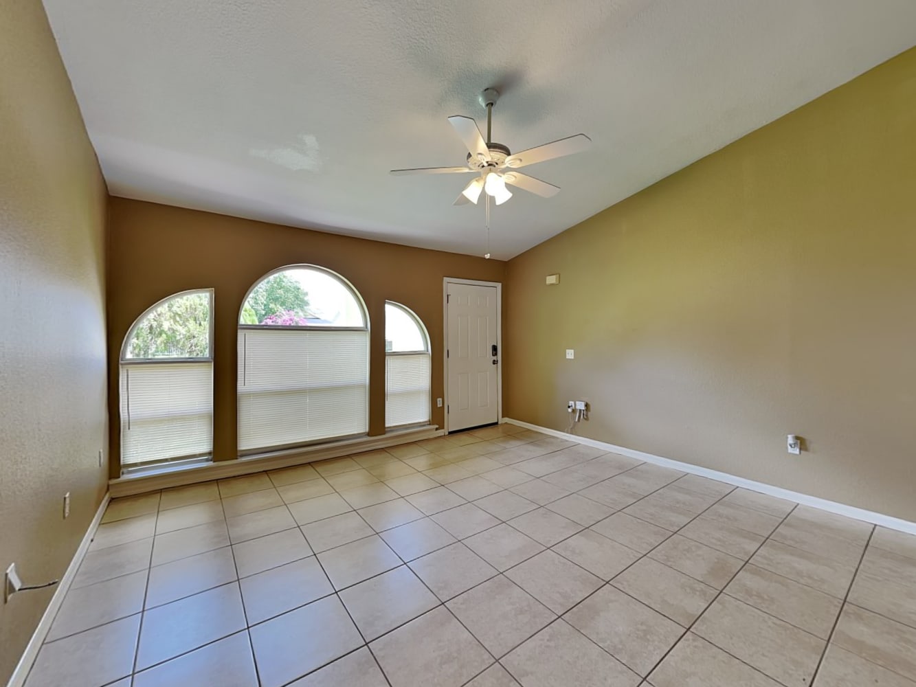 703 Martin Ln photo 3
