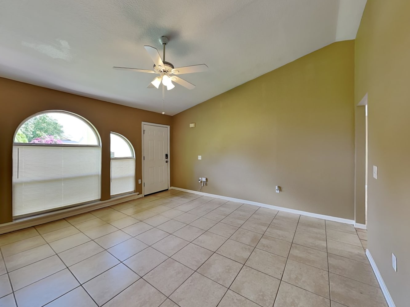703 Martin Ln photo 4
