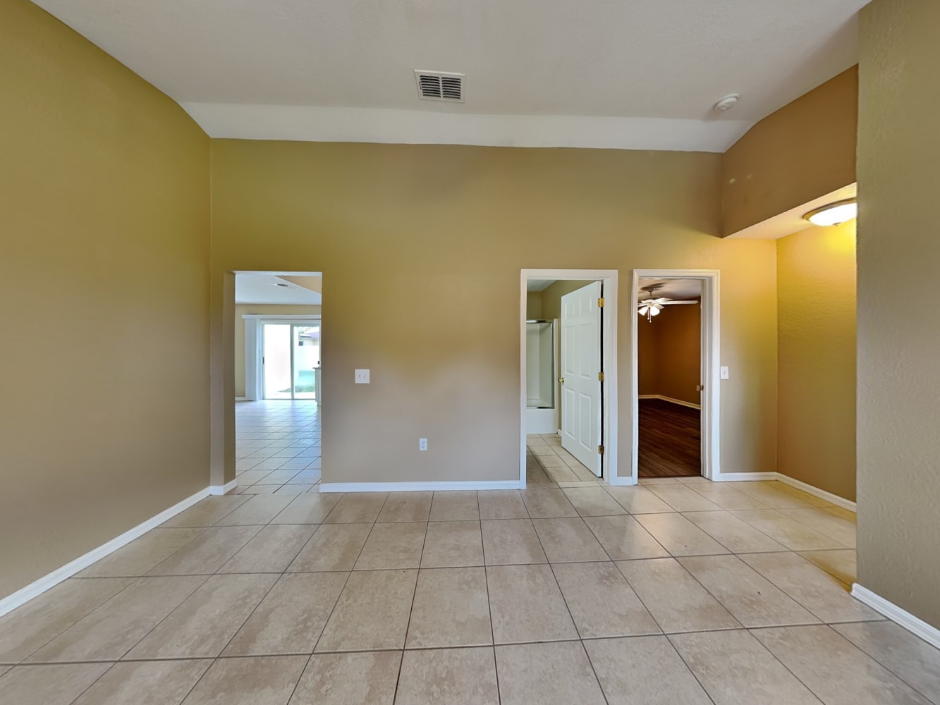 703 Martin Ln photo 5