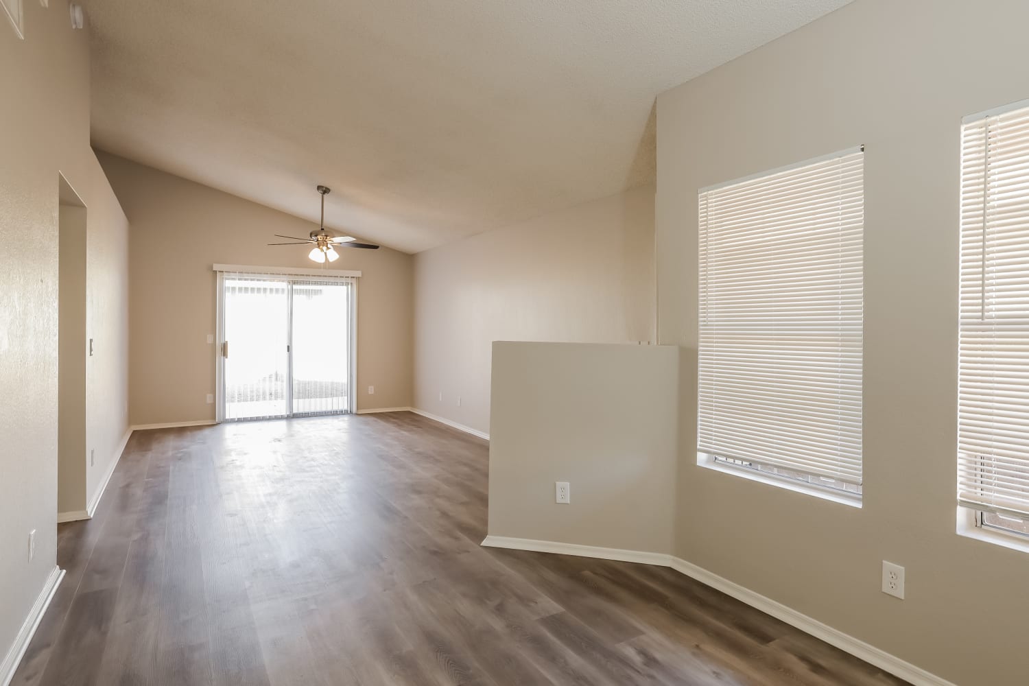 8722 W Greenbrian Dr photo 3