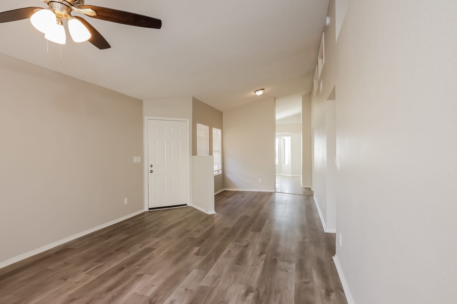 8722 W Greenbrian Dr photo 2
