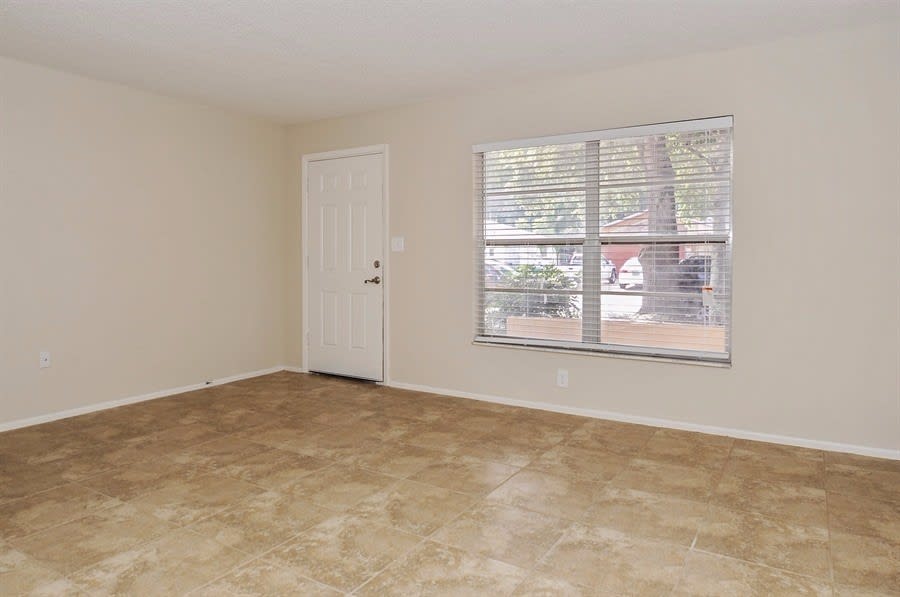 7713 Deer Foot Dr photo 2