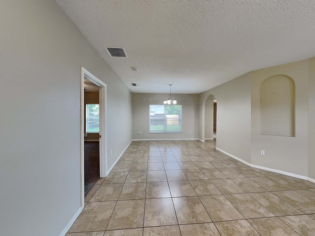 610 Fisher Ct photo 3