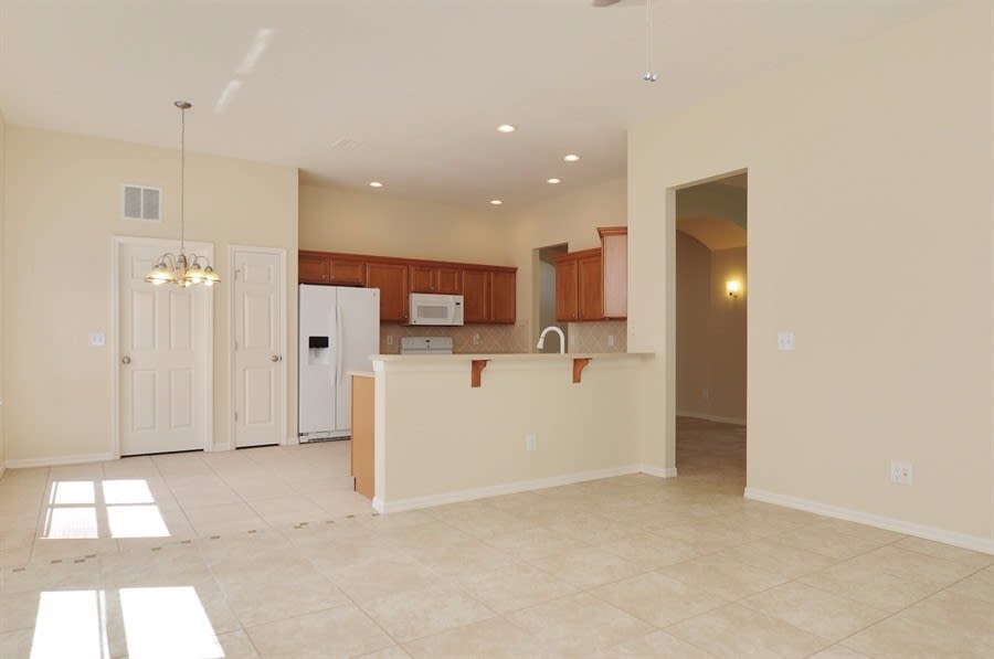 6034 39th Ct E photo 3