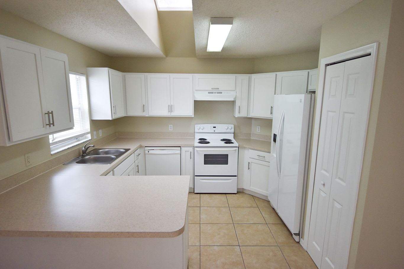422 Flamingo Ct photo 3