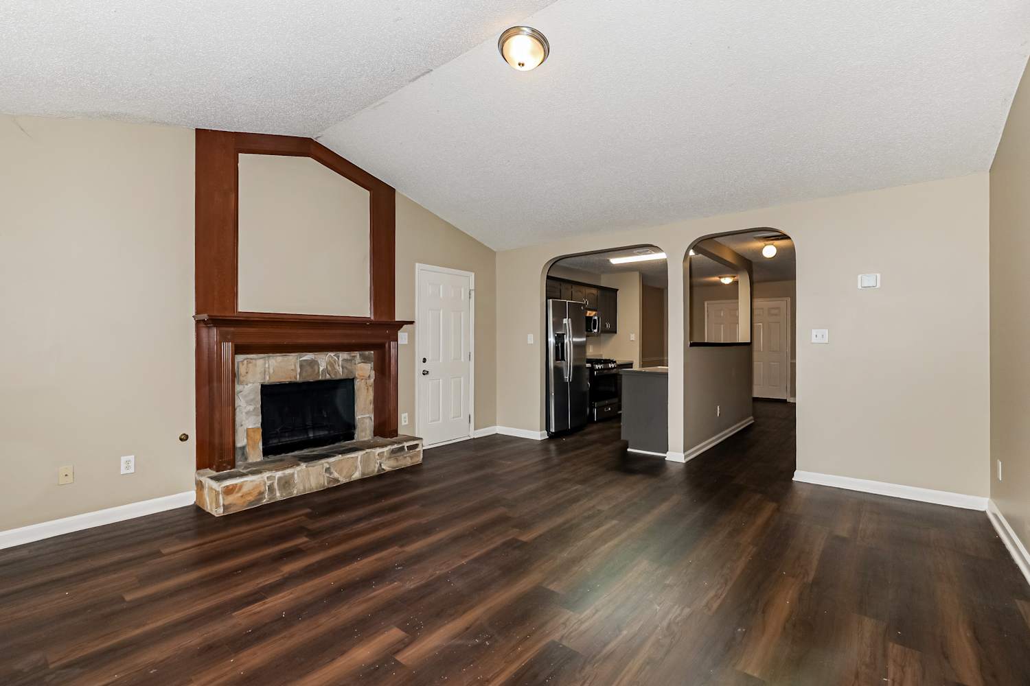 1406 N Hampton Dr photo 4