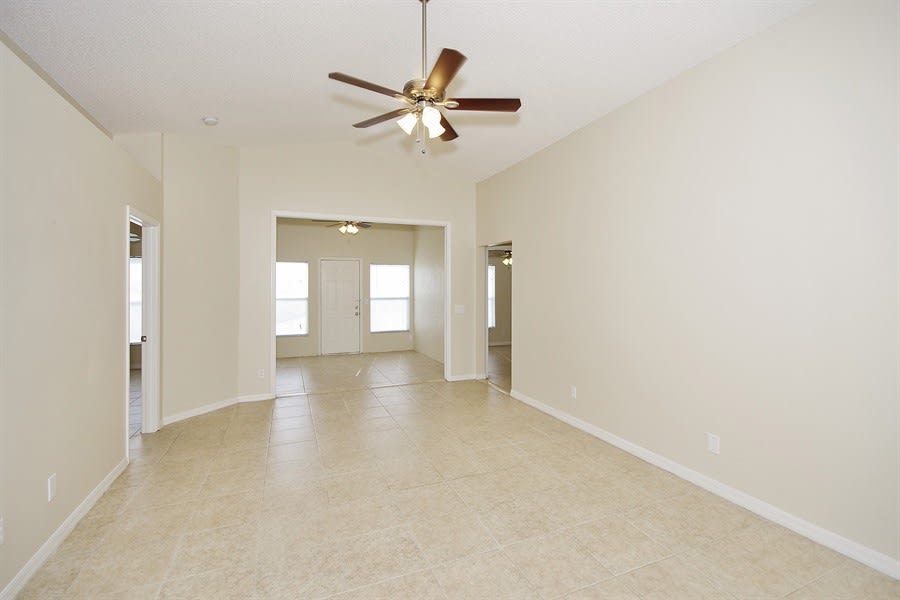 1537 Sunset View Cir photo 3