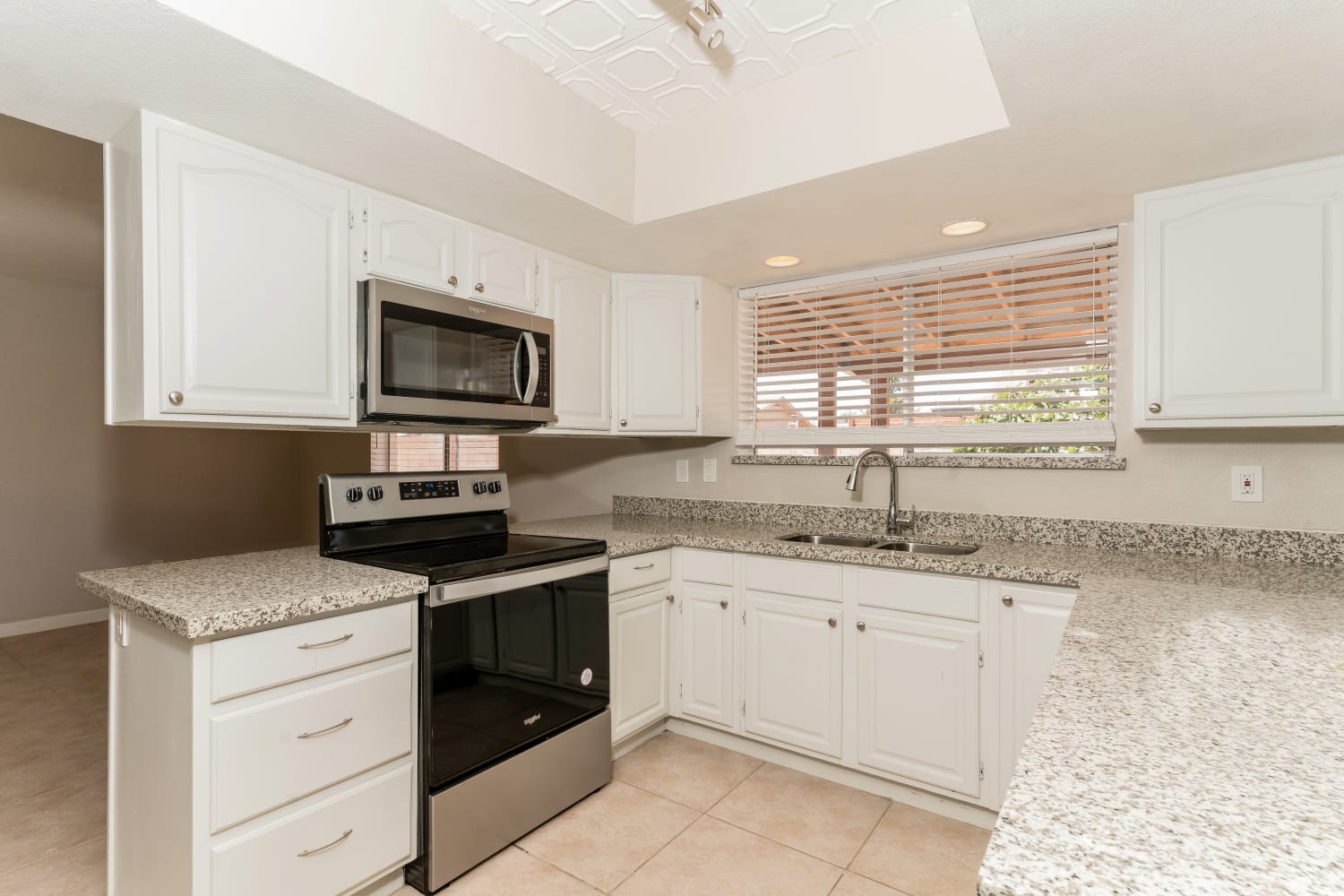 12402 N 49Th Ave photo 5