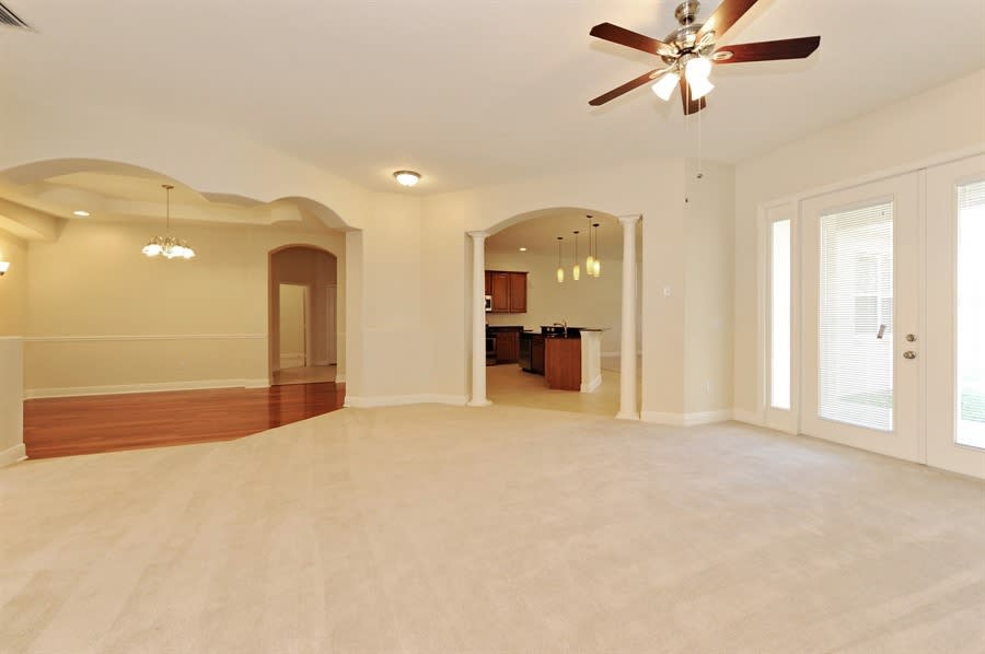 1820 Beaconsfield Dr photo 3
