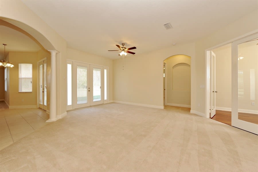 1820 Beaconsfield Dr photo 2