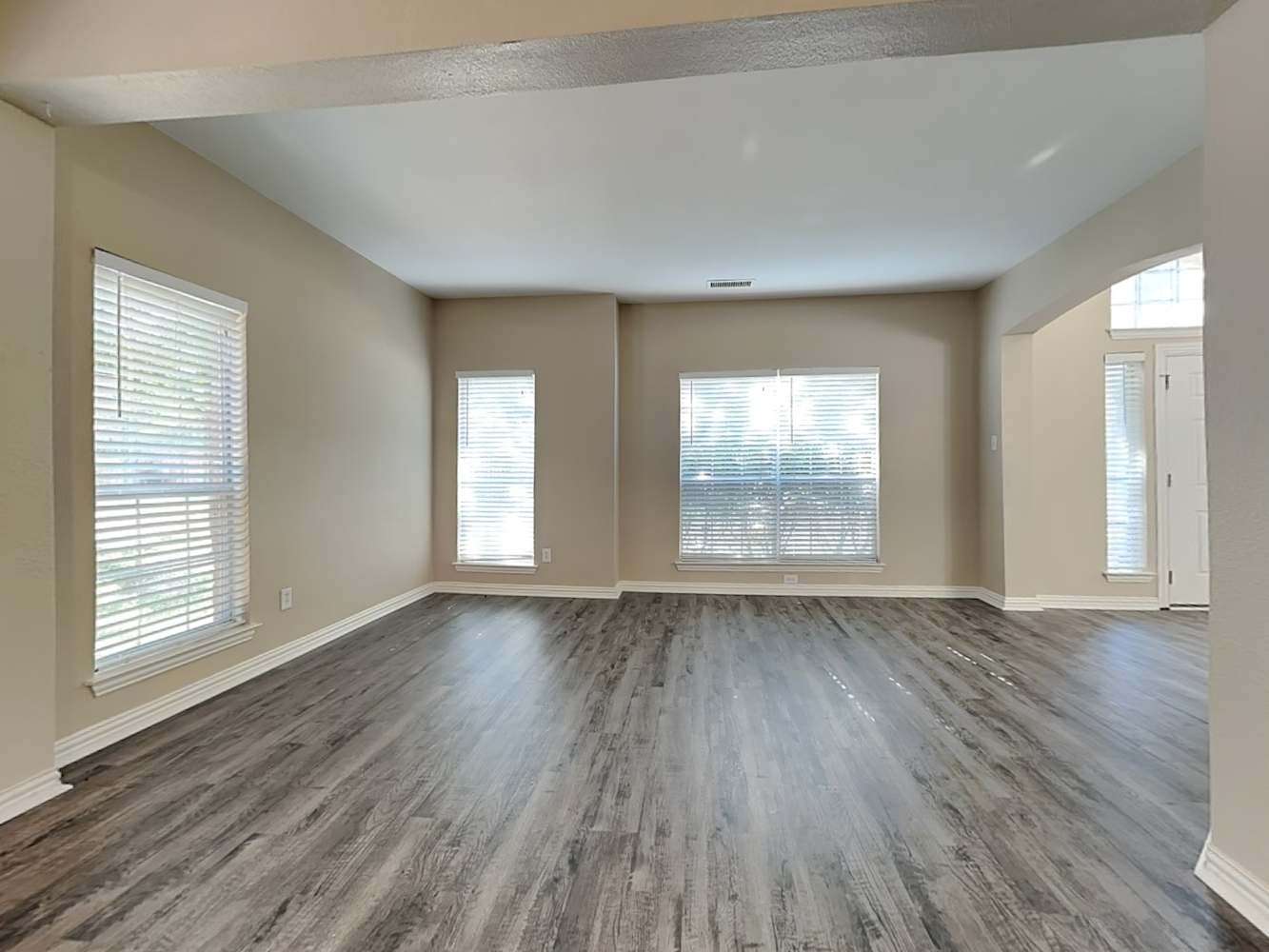 1413 Ridge Meadow Dr photo 4