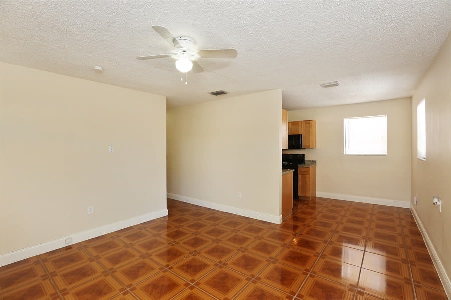 1440 N 68th Ter photo 5