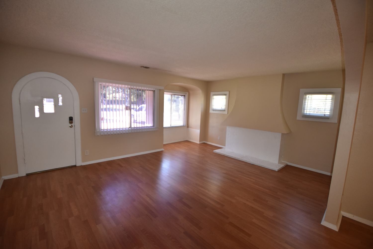 1446 N Euclid Ave photo 3