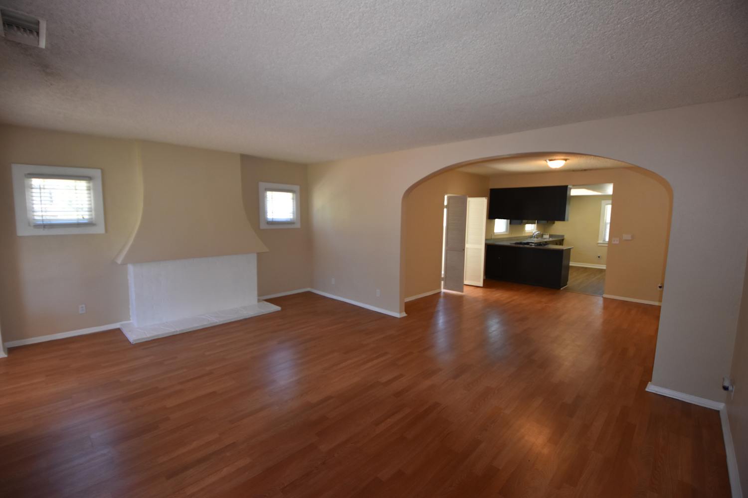 1446 N Euclid Ave photo 4