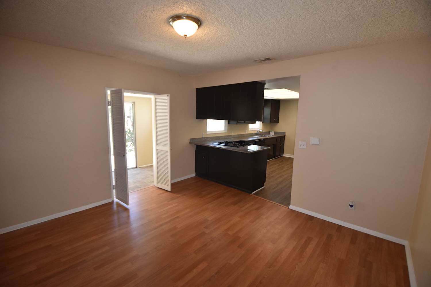1446 N Euclid Ave photo 5