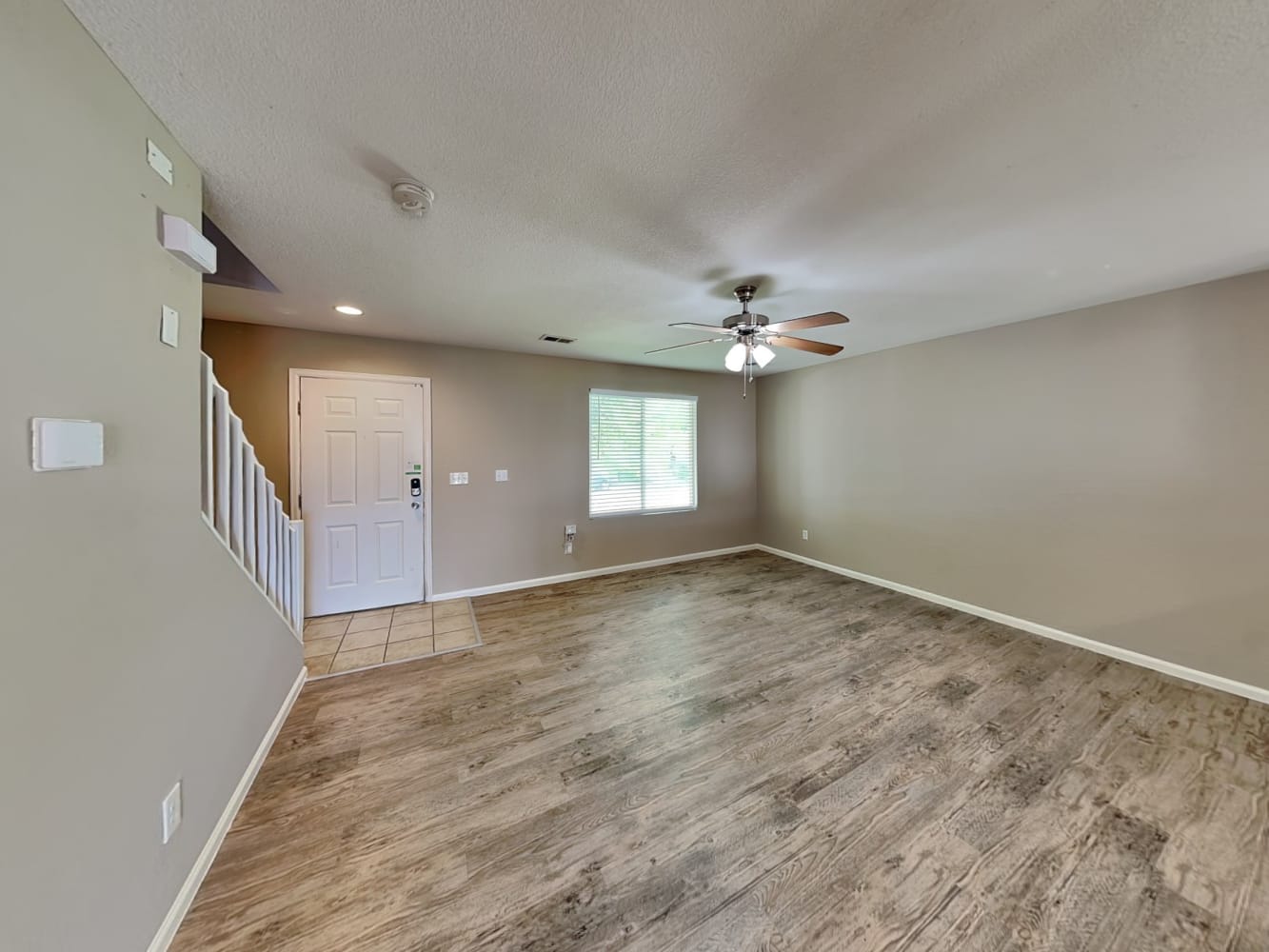 1465 Hummingbird Cir photo 4