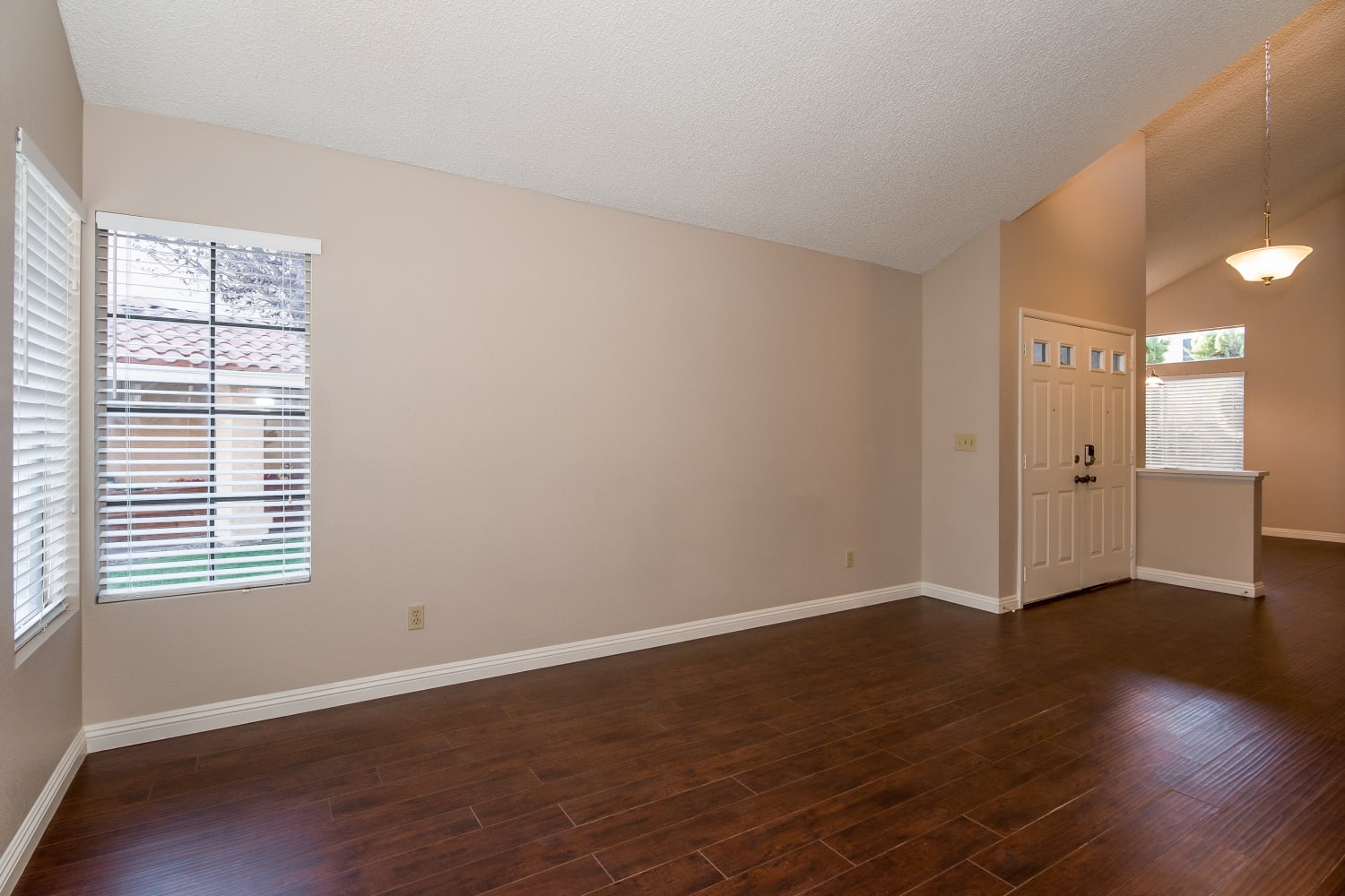 330 Hutchings Ln photo 2