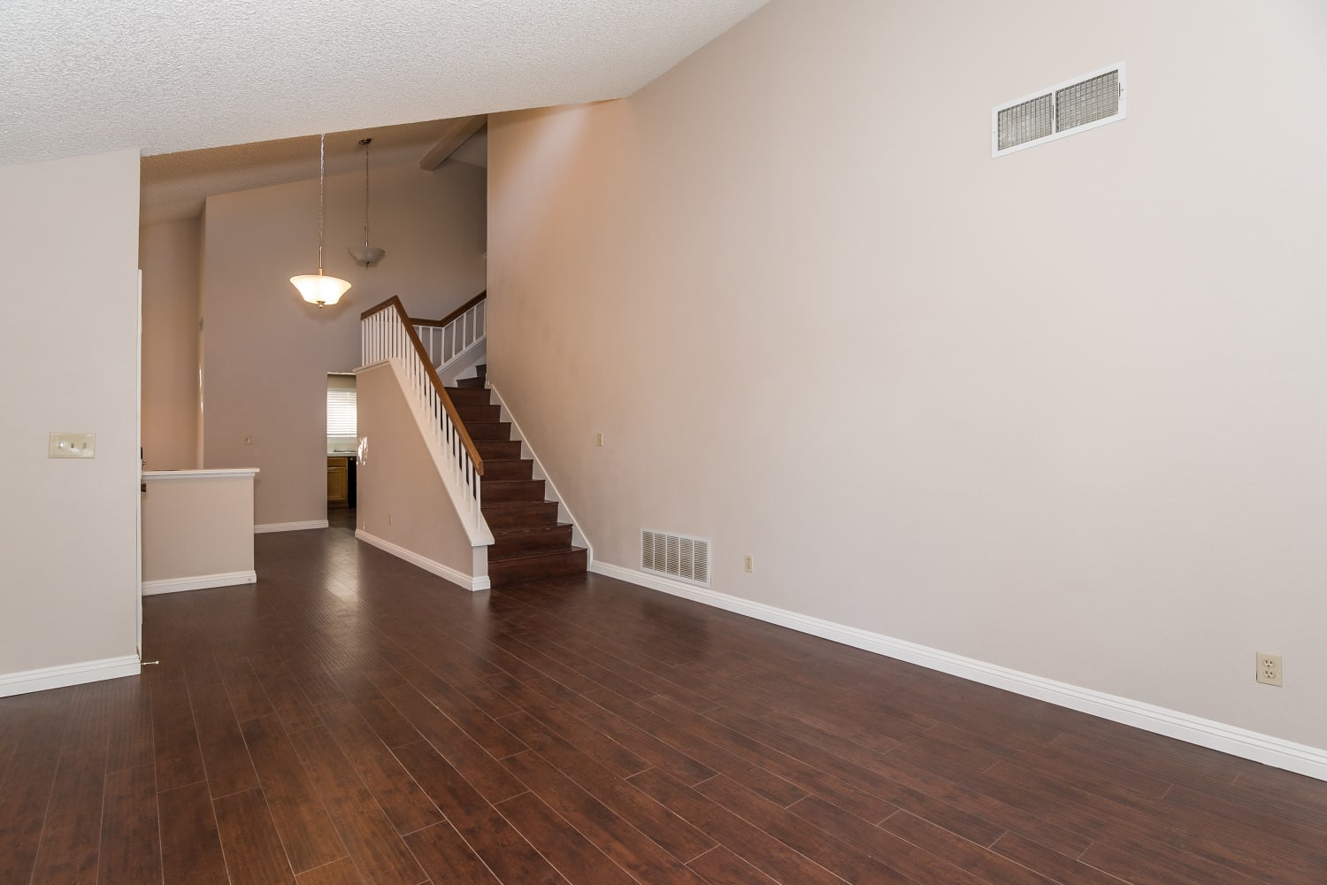 330 Hutchings Ln photo 3