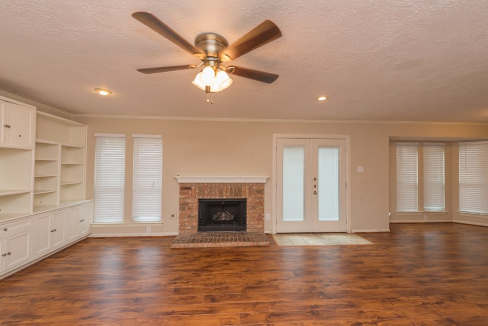 15119 Manorhill Dr photo 3