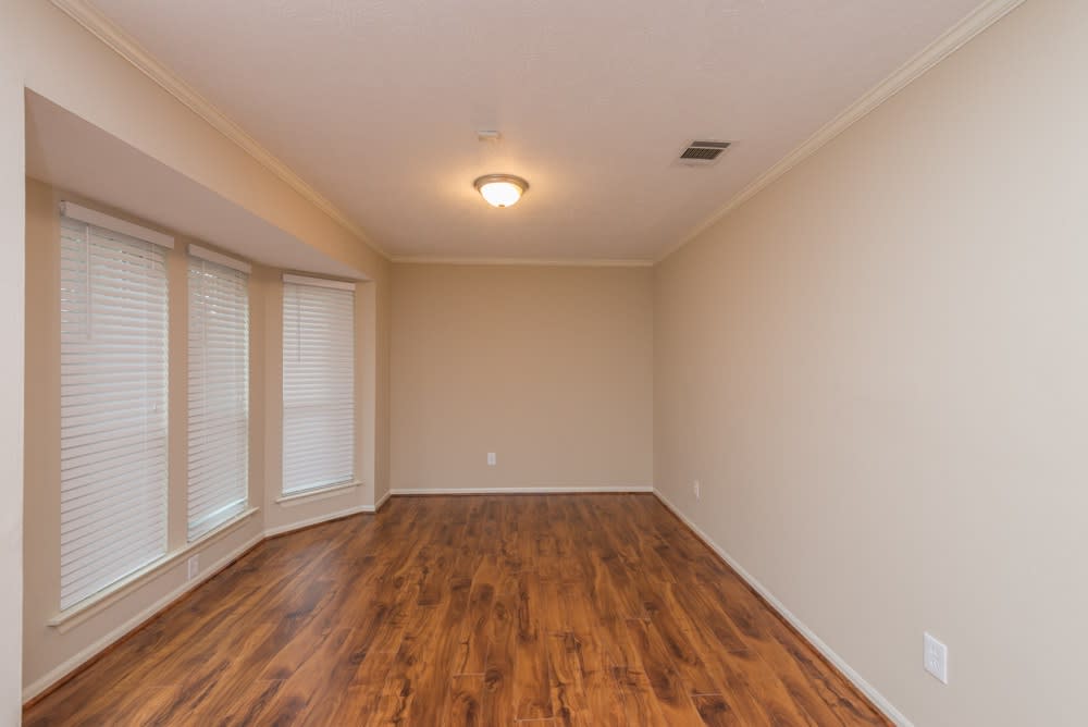 15119 Manorhill Dr photo 4