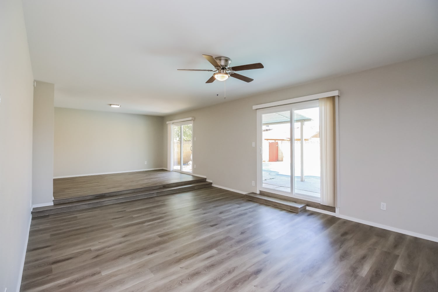 6744 S Lakeshore Drive photo 4