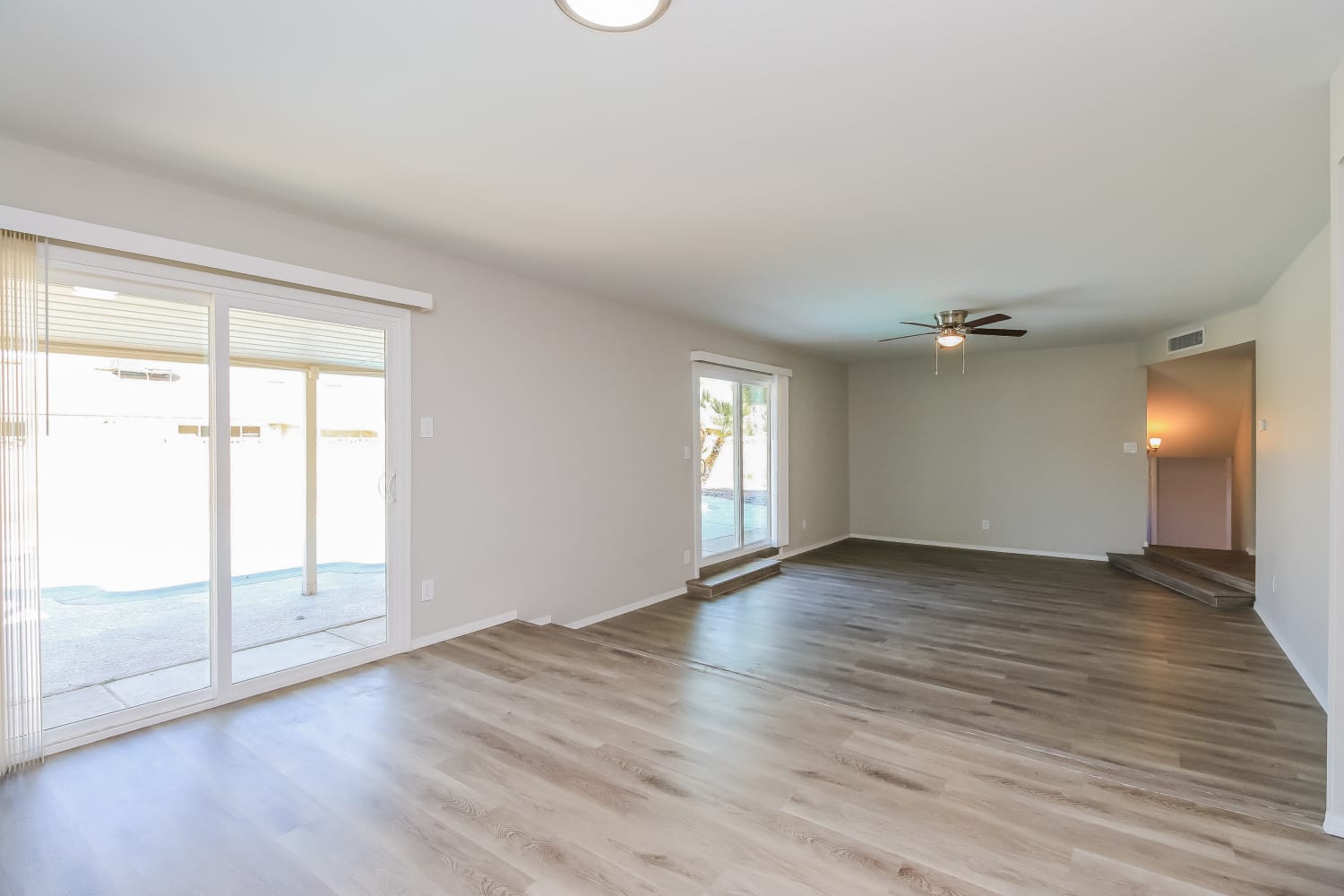 6744 S Lakeshore Drive photo 2