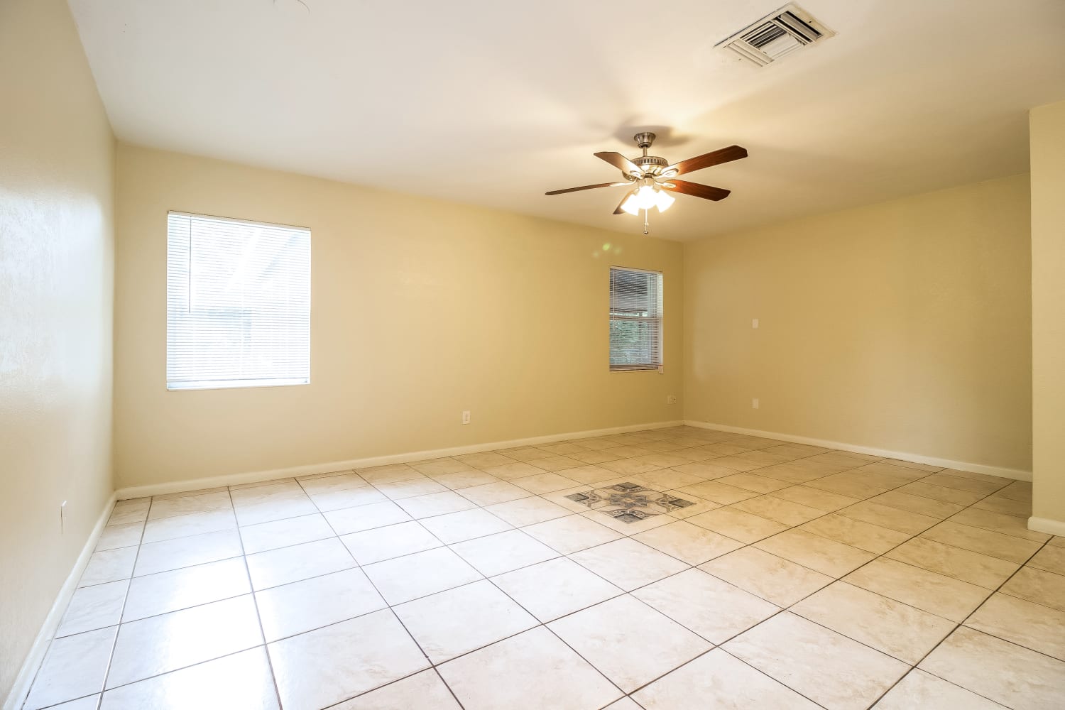 1546 Peruvian Ln photo 4