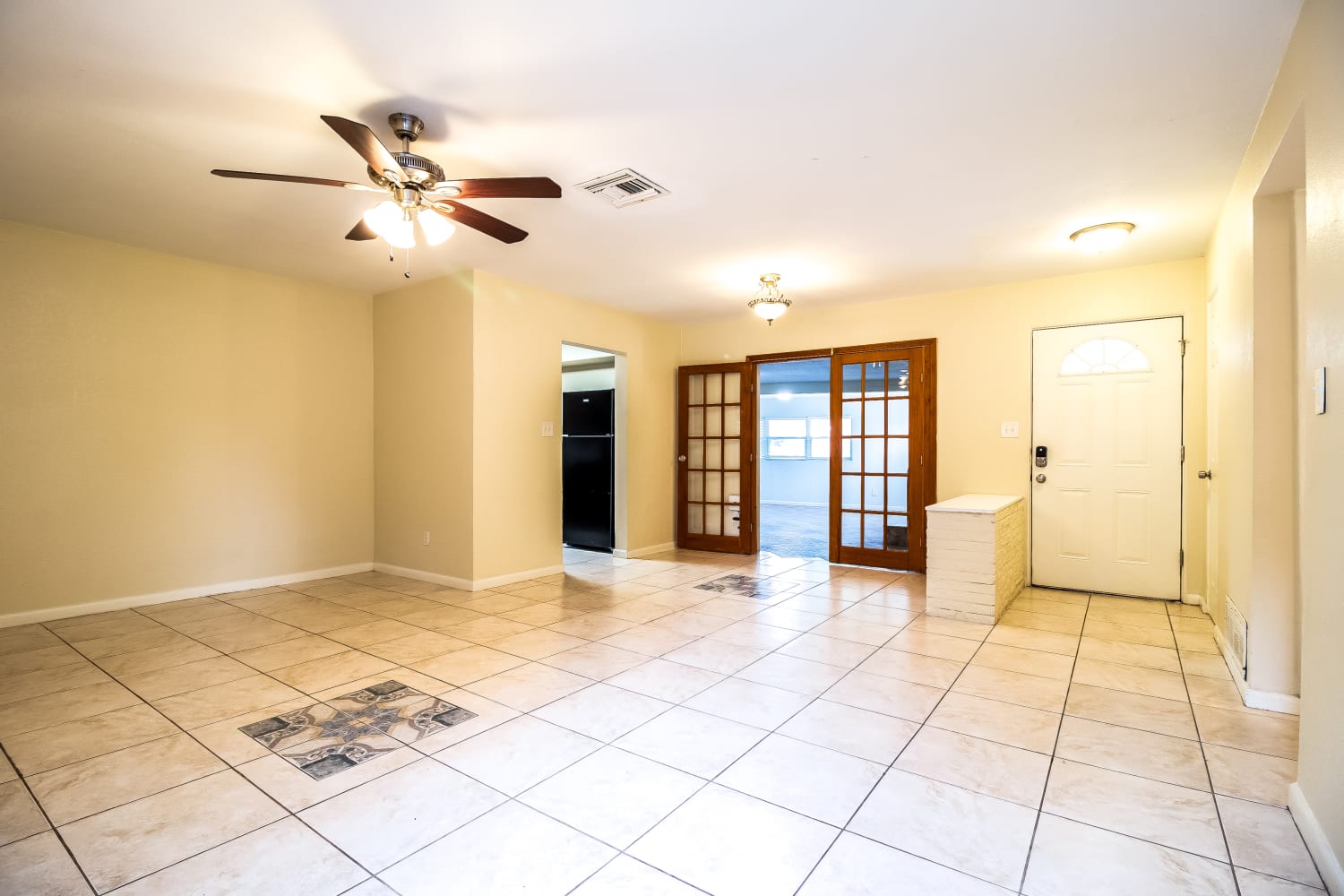 1546 Peruvian Ln photo 5