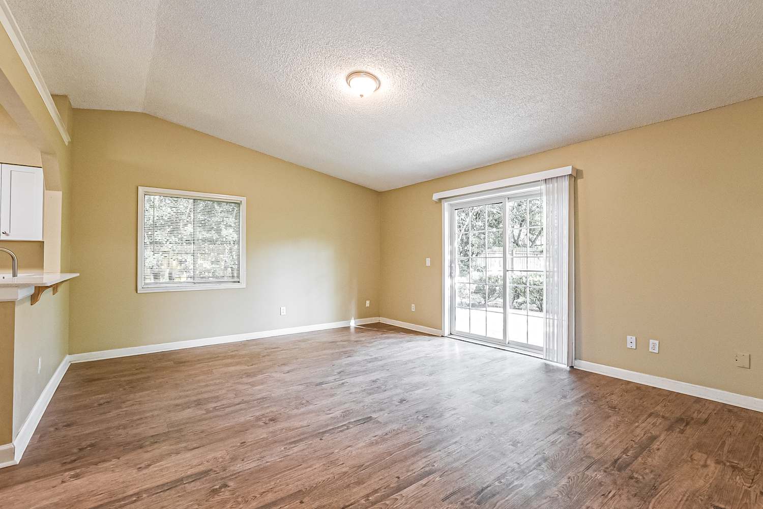 1567 Naples Cir photo 4