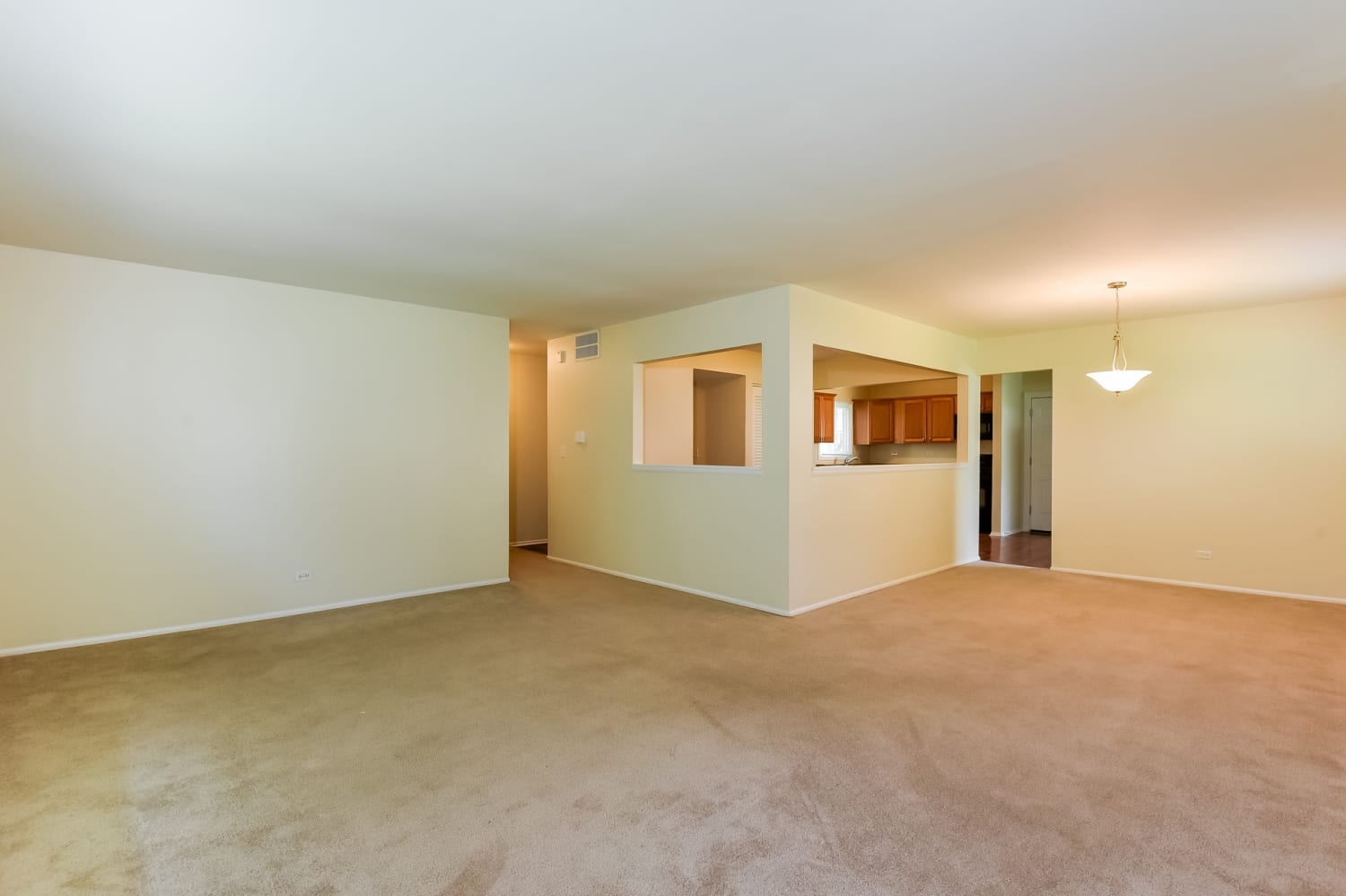 1571 Birch Ave photo 4