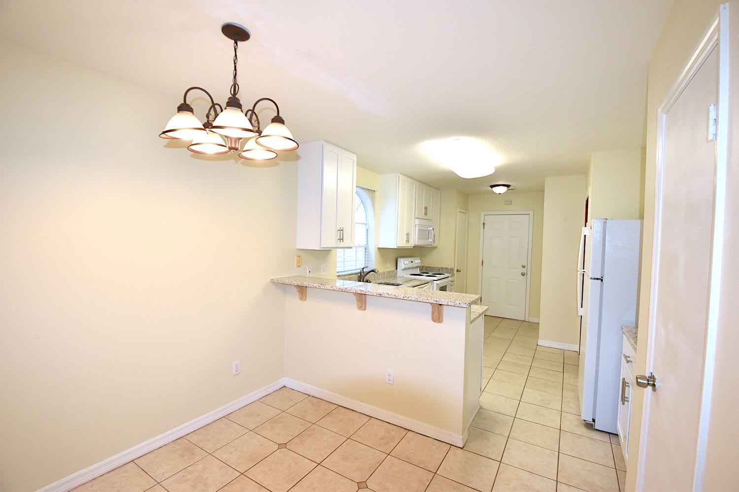 1603 Chatham Cir photo 5