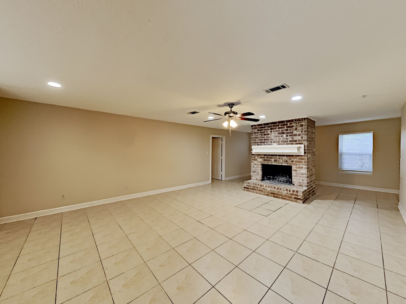 16395 Havenpark Dr photo 3