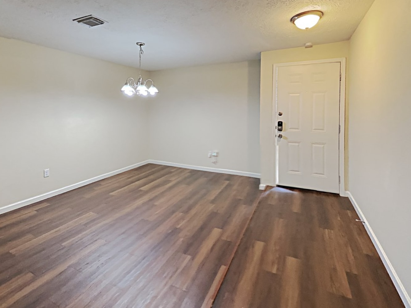 16422 Oxnard Ln photo 4