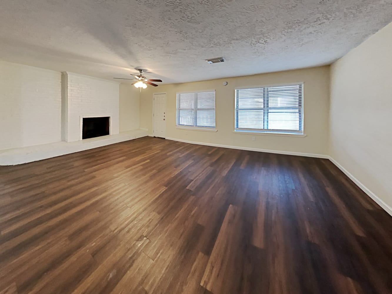 16422 Oxnard Ln photo 3