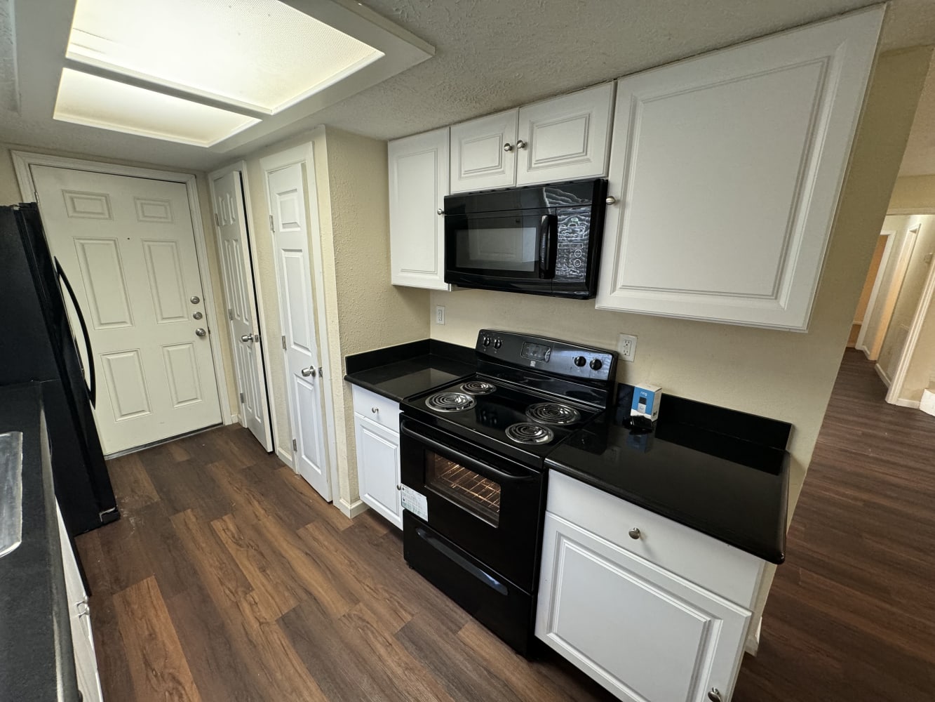 16422 Oxnard Ln photo 5