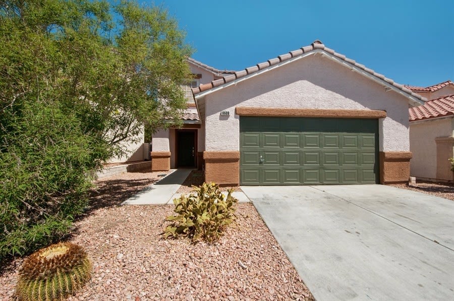 8608 Majestic Pine Ave photo 2