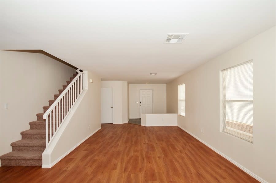 8608 Majestic Pine Ave photo 3