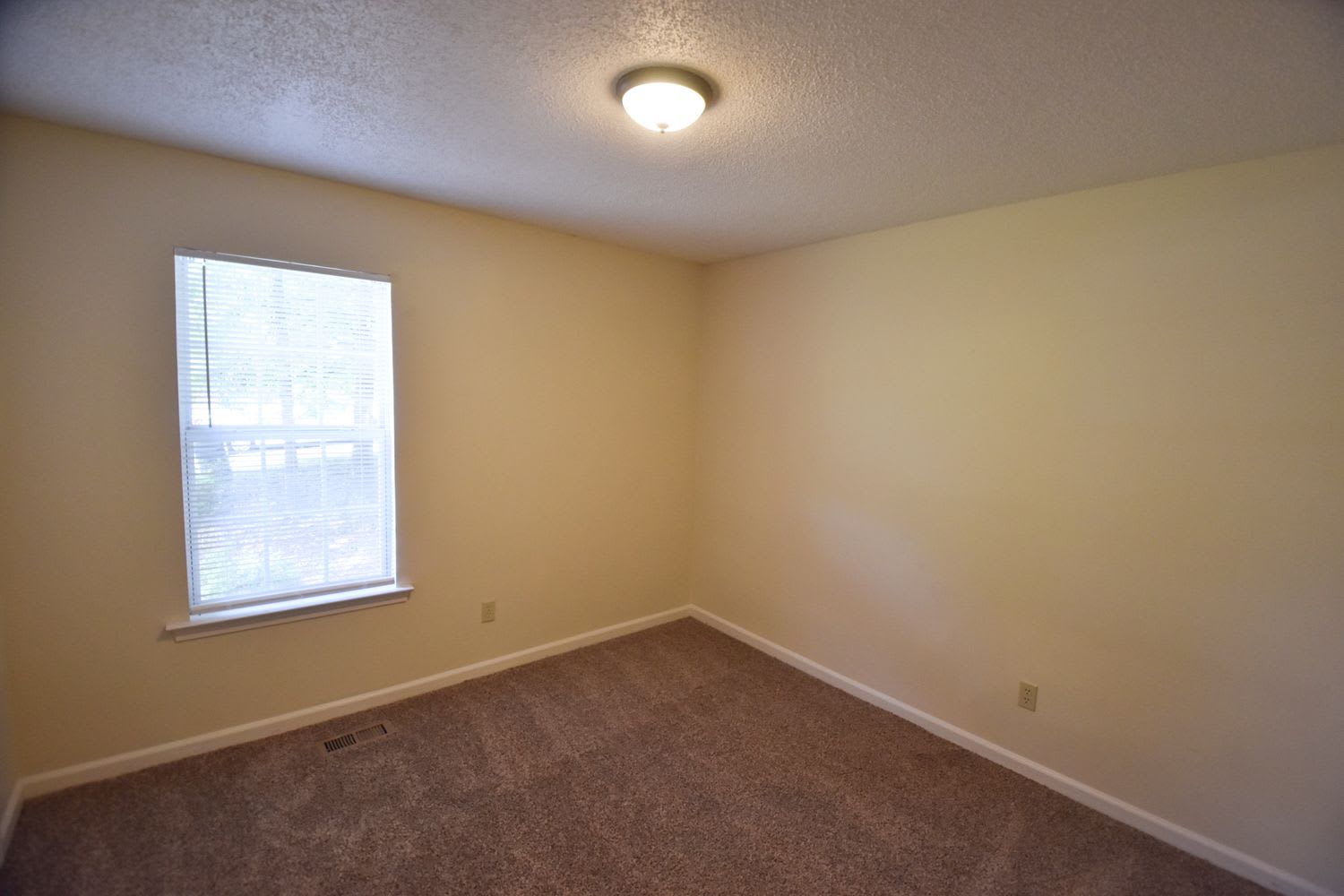 42 Westin Dr photo 3
