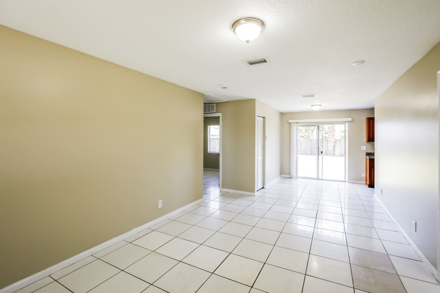 1672 W Breezy Ln photo 3