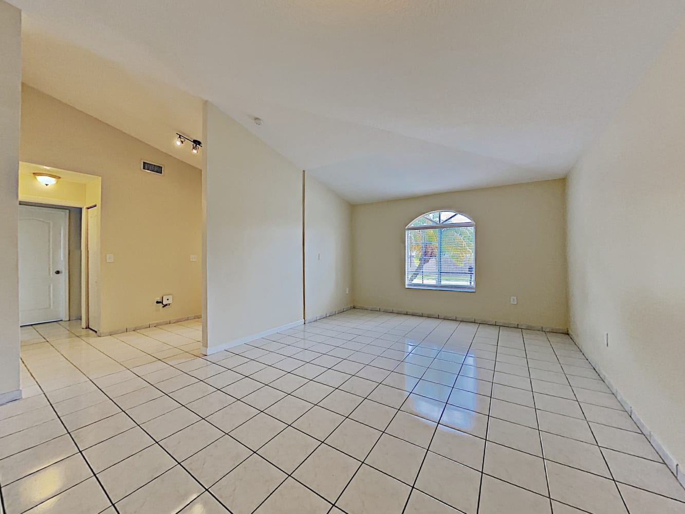 16802 SW 143rd Pl photo 3