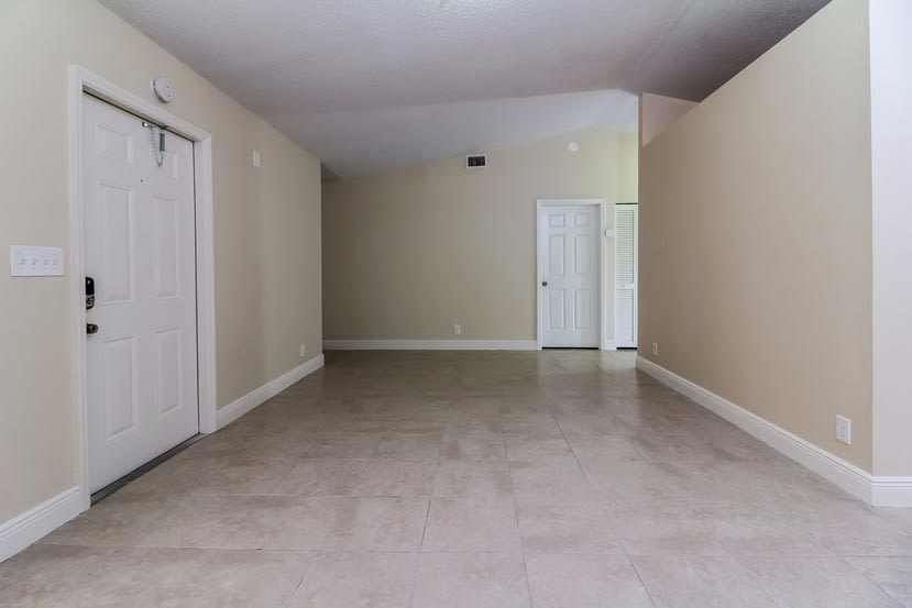 16888 W Aquaduct Dr photo 4