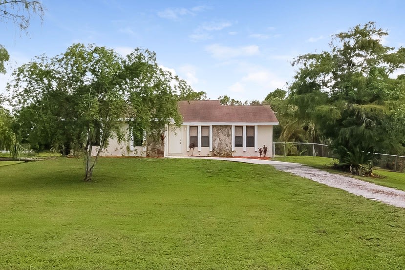 16888 W Aquaduct Dr photo 2