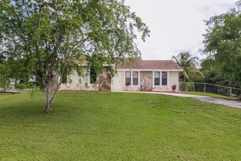 16888 W Aquaduct Dr photo 3
