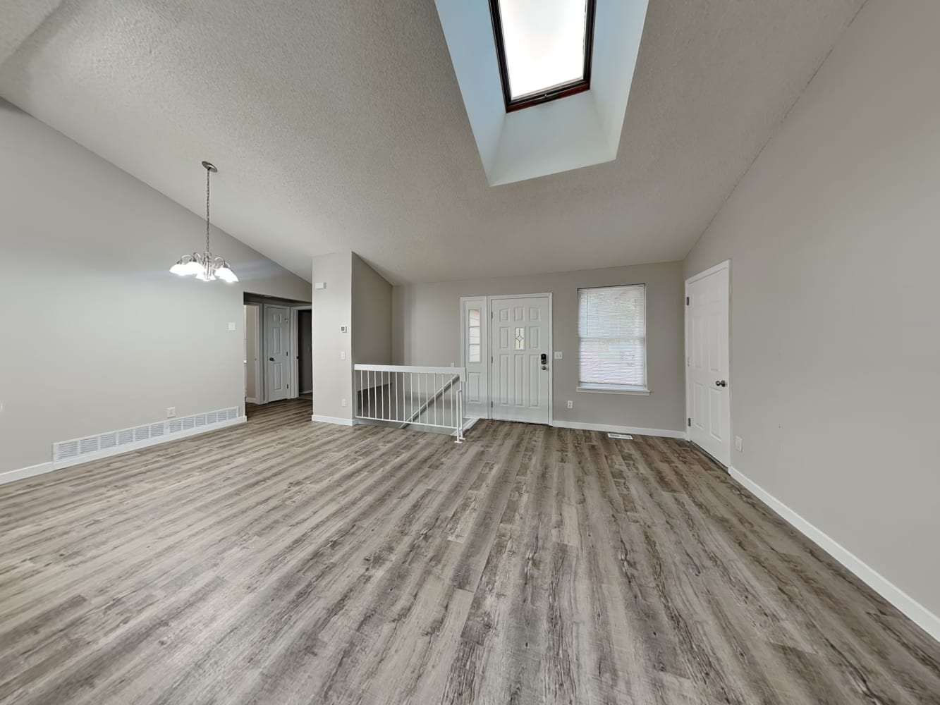 1689 S Espana Way photo 4