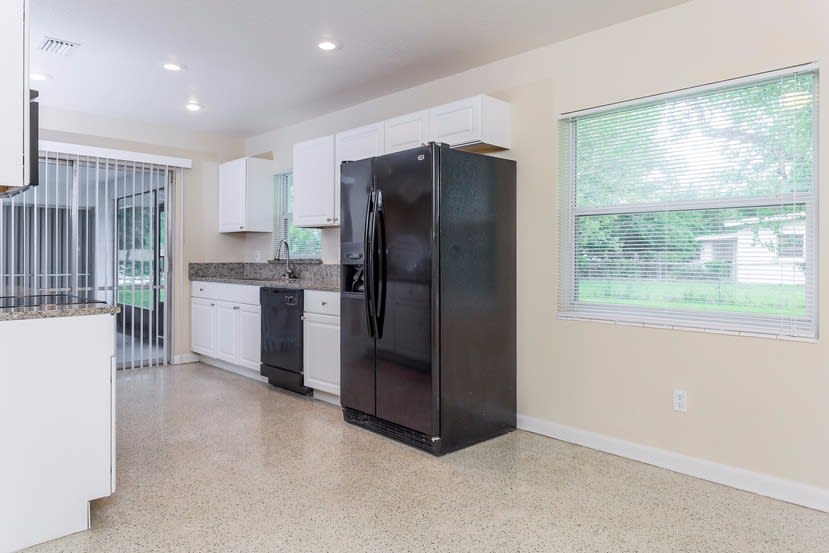 1710 Puritan Ave photo 4
