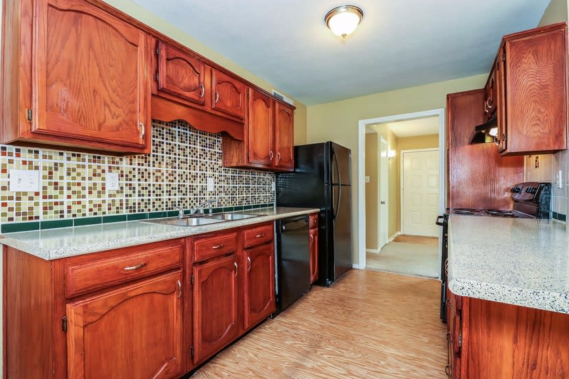 324 Matterhorn St photo 4