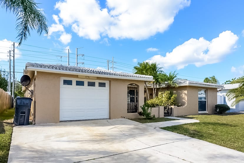 1741 Dartmouth Dr photo 3