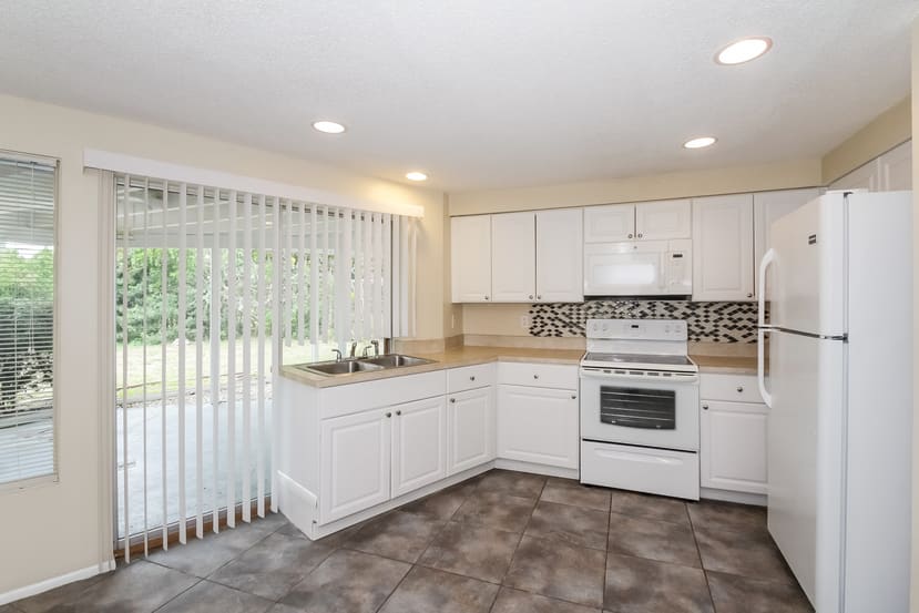 1754 Forest Rd photo 4